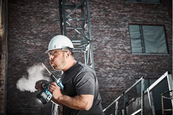 Ударная дрель-шуруповерт Makita HP001GD201, 2 АКБ (2,5 Ач) и ЗУ, в кейсе, 2500 об/мин, 39000 уд/мин